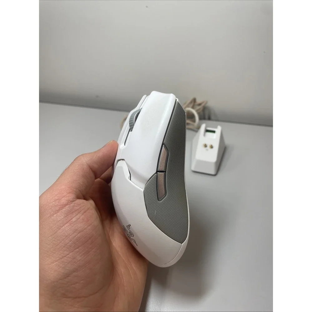 Razer Viper Ultimate - Wireless Gaming Mouse w/Dock‎ - Mercury - Great Condition